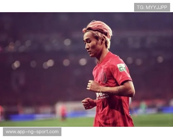 韦世豪引领中国足球新风潮展现新时代球员激情与担当