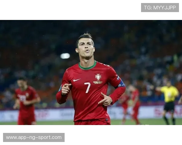 克里斯蒂亚诺罗纳尔多传奇之路从绿茵少年到不老球王的奋斗人生