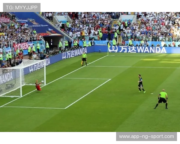 深度解读世界足球巨星成长历程与赛场巅峰表现全景式多维观察视角 深度解读世界足球巨星成长历程与赛场巅峰表现全景式多维观察视角