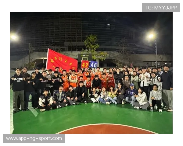 以篮球为纽带探索团队合作与拼搏精神在青春成长中的力量