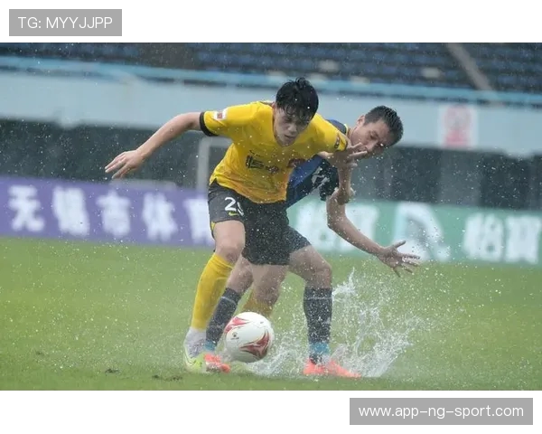 广州队激战对手全力冲击胜利 迎接赛季关键时刻的生死对决