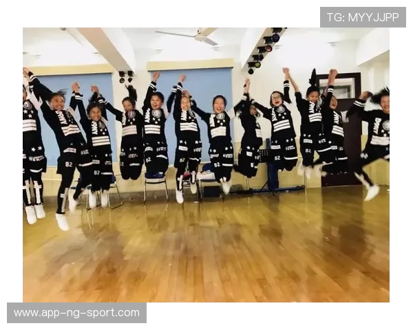 成都街舞队在全国耐力排行榜中荣获第四名展现实力与风采 成都街舞队在全国耐力排行榜中荣获第四名展现实力与风采