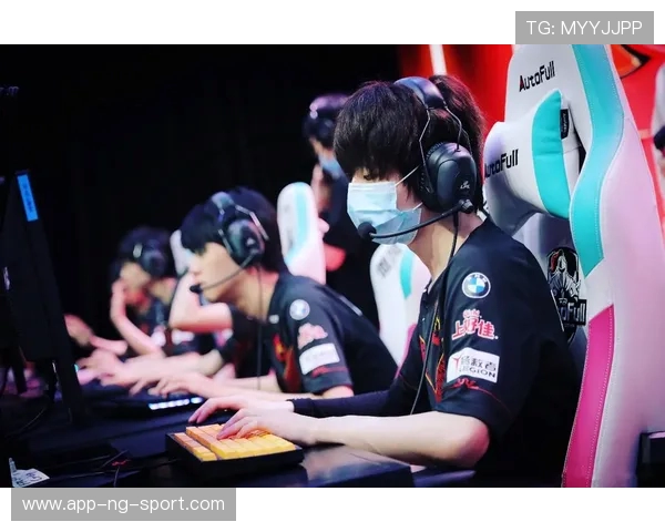 深入分析FPX战队的防守策略与战术布局