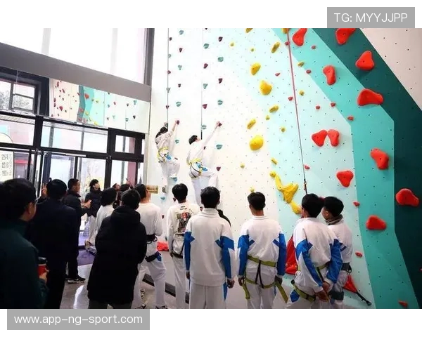 西安攀岩队在世界攀岩锦标赛中的技术表现分析与点评 西安攀岩队在世界攀岩锦标赛中的技术表现分析与点评